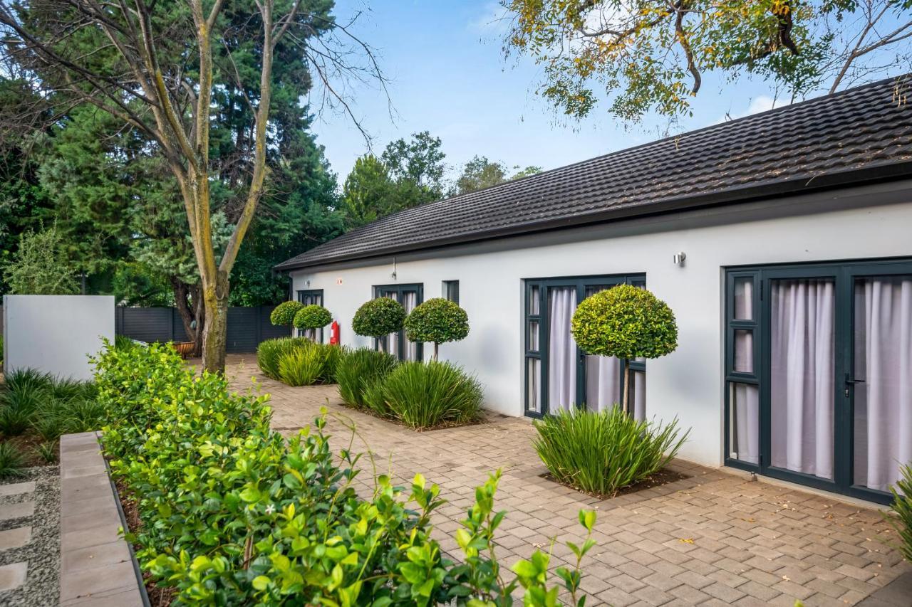 30 On Whites Guesthouse Bloemfontein Ngoại thất bức ảnh