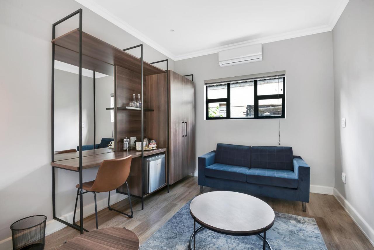 30 On Whites Guesthouse Bloemfontein Ngoại thất bức ảnh