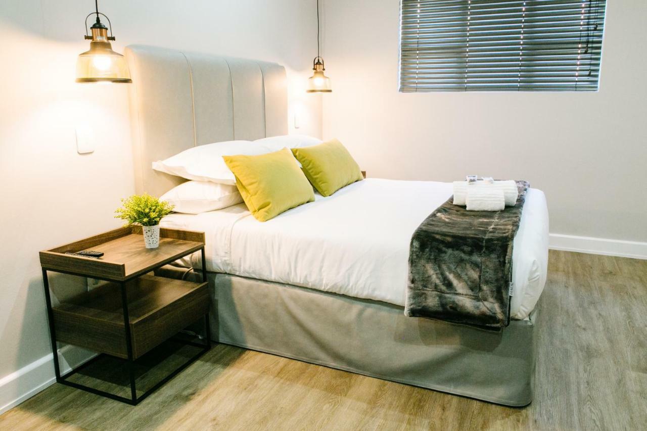30 On Whites Guesthouse Bloemfontein Ngoại thất bức ảnh
