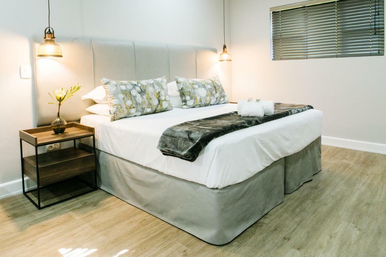 30 On Whites Guesthouse Bloemfontein Ngoại thất bức ảnh