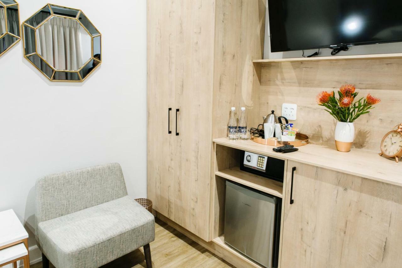 30 On Whites Guesthouse Bloemfontein Ngoại thất bức ảnh