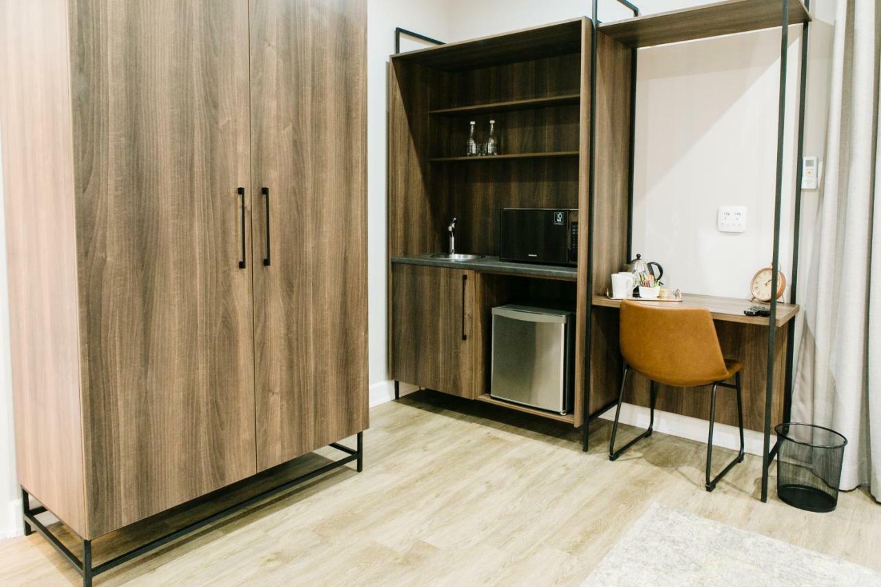 30 On Whites Guesthouse Bloemfontein Ngoại thất bức ảnh