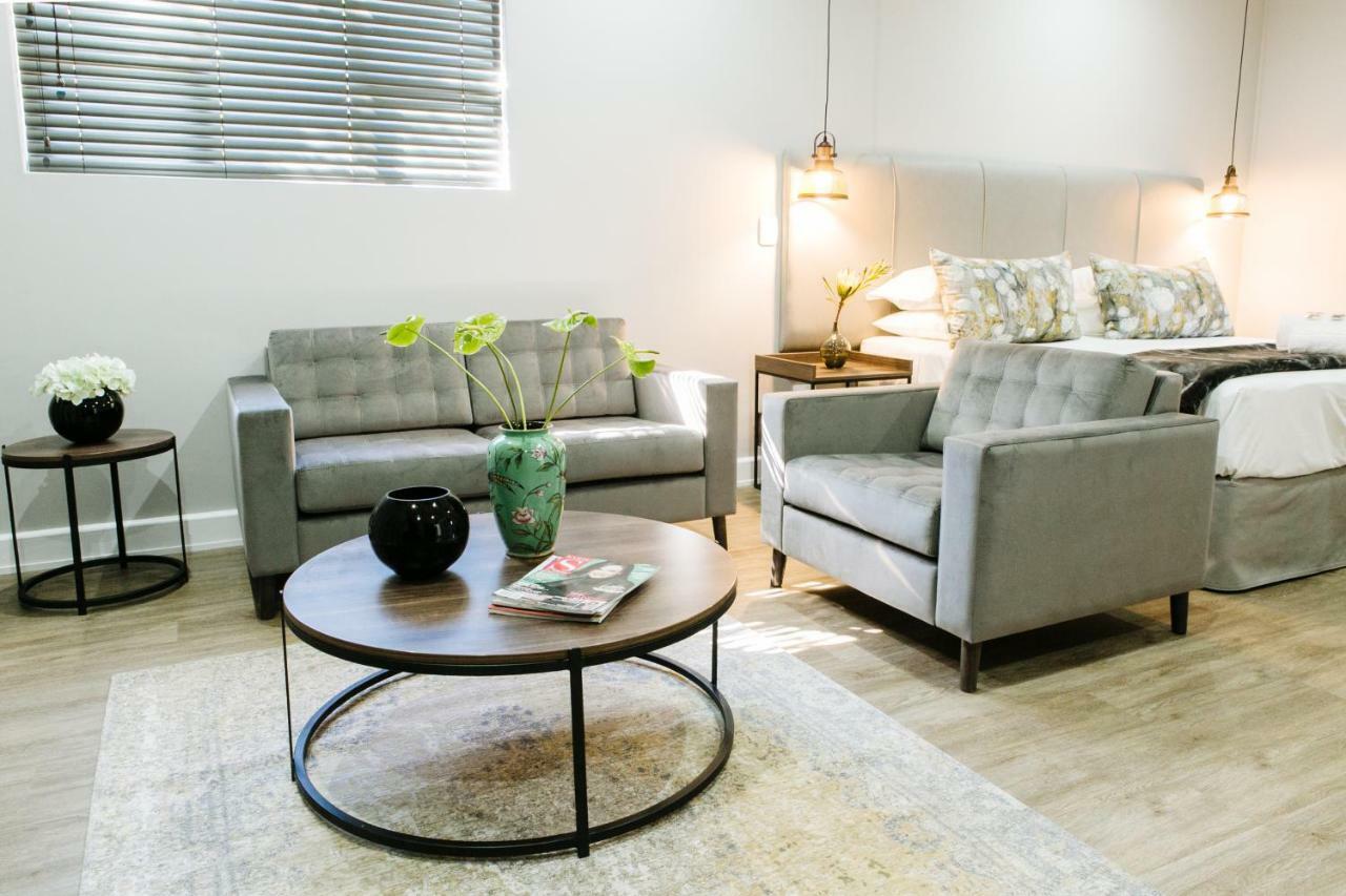 30 On Whites Guesthouse Bloemfontein Ngoại thất bức ảnh