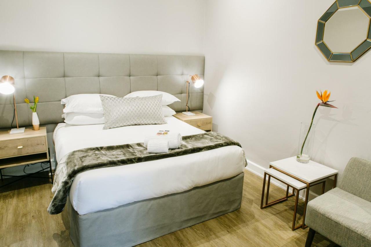 30 On Whites Guesthouse Bloemfontein Ngoại thất bức ảnh